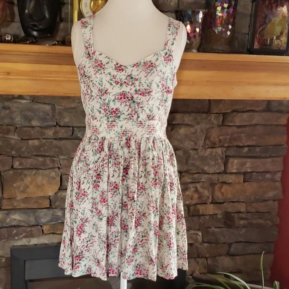 SALE⚡️LC FLORAL FIT AND FLARE DRESS SZ 12 - Picture 1 of 3